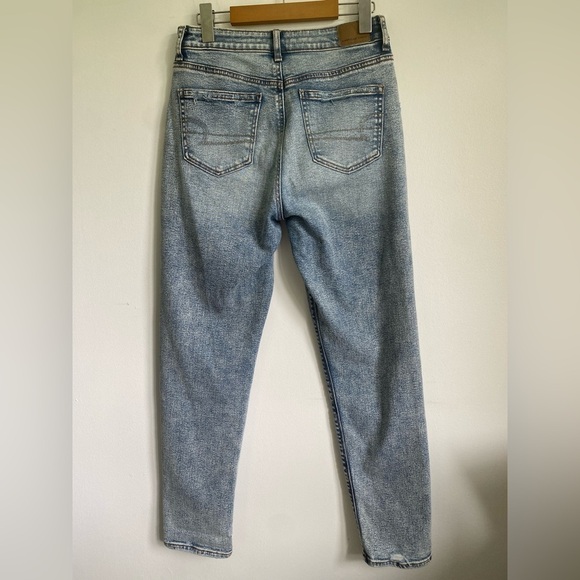 AMERICAN Eagle Stretch Mom Straight Jeans in Light Wash Denim • US 4 - Picture 5 of 14